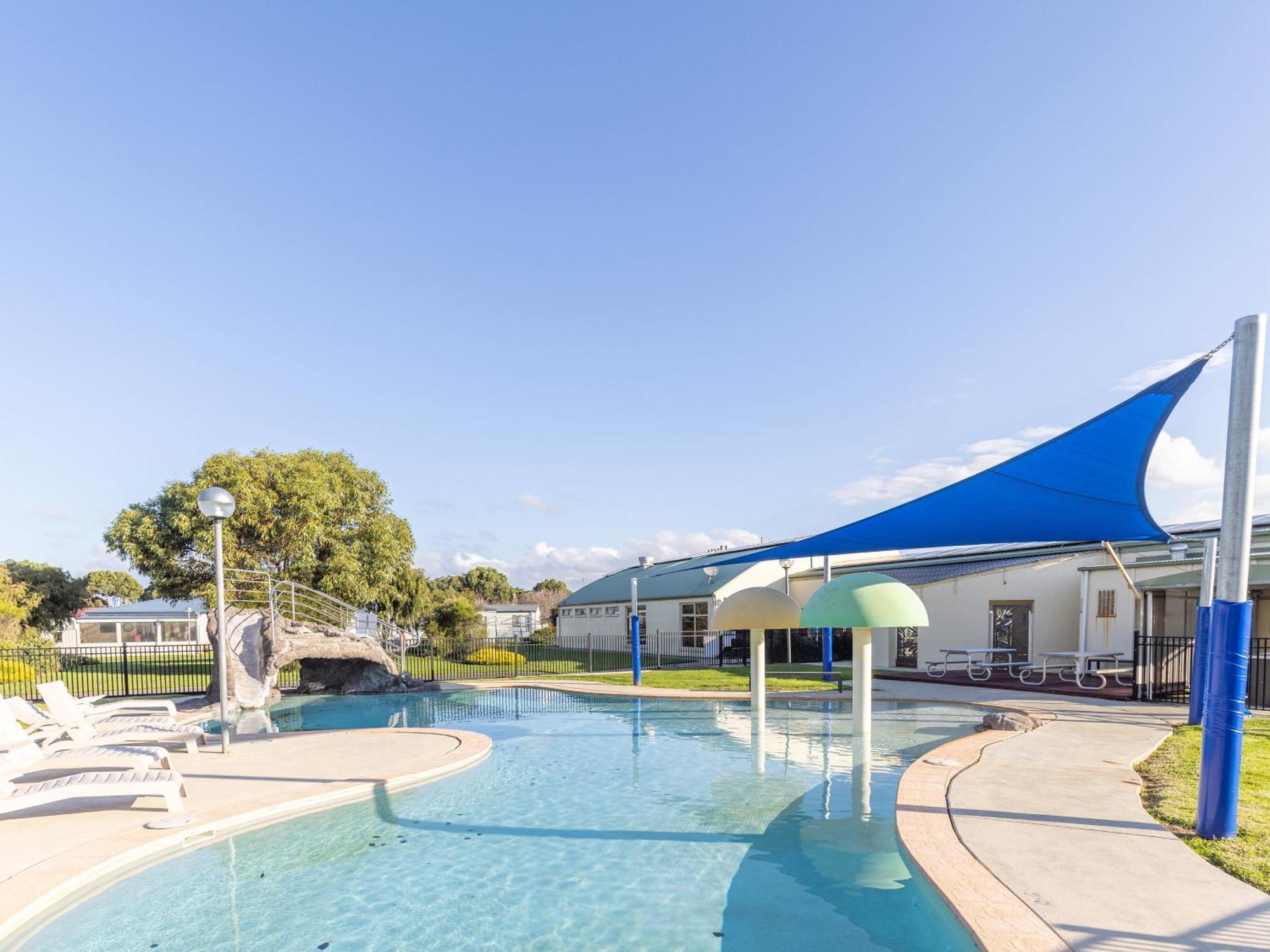 Nrma Warrnambool Riverside Holiday Park Exteriör bild