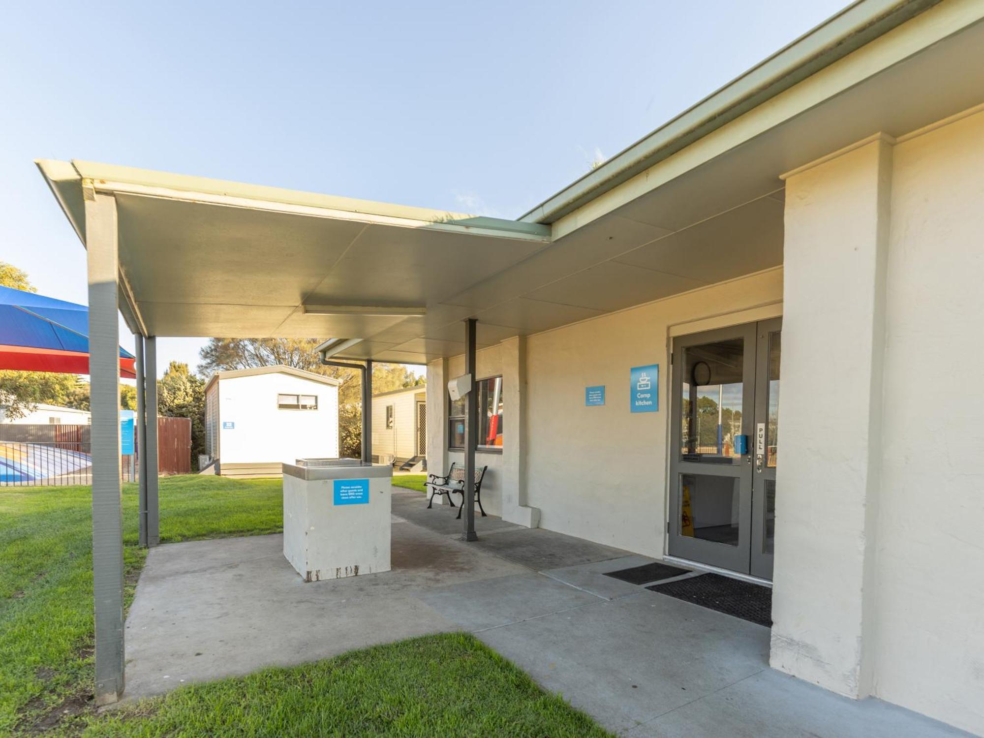 Nrma Warrnambool Riverside Holiday Park Exteriör bild