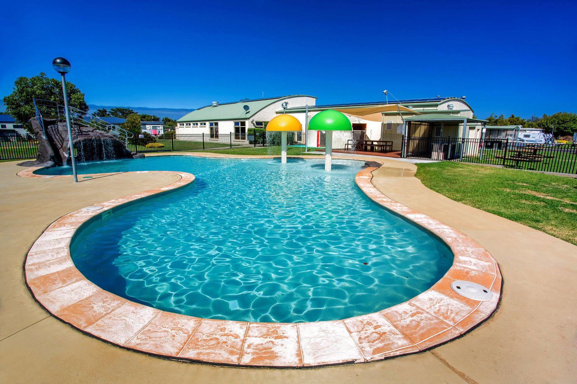 Nrma Warrnambool Riverside Holiday Park Exteriör bild